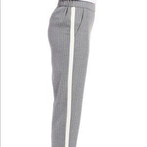 HALOGEN Gray Pinstripe Pull-On Ankle Pants Stripes Elastic Stretch Small Petite